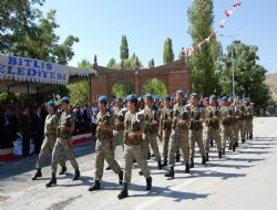 Bitlis'te 95'inci kurtuluş yılı coşkusu